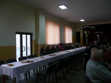Posedenie so staršími občanmi Posedenie so staršími občanmi