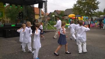 Palicový tanec v podaní detí zo ZŠ Dúbrava Palicový tanec v podaní detí zo ZŠ Dúbrava