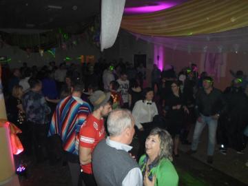Fašiangová veselica v retro pyžamách a maskách Fašiangová veselica v retro pyžamách a maskách